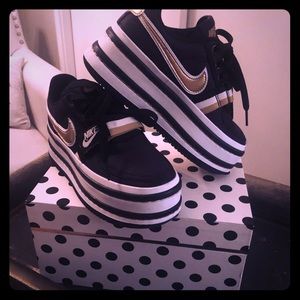 Nike platform tennis Black-White-Gold